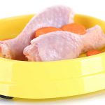 can cats eat raw chicken